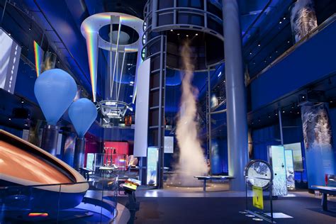  The Museum of Science and Industry: Unveiling Chicago's Wonders Through Interactive Exhibits!