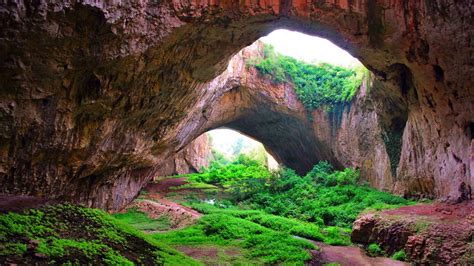  Dashizi Canyon Enchanting Historical Caves with Stunning Natural Scenery!