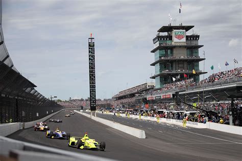  Indianapolis Motor Speedway Enhjörningar och Världsberömda Bilar!