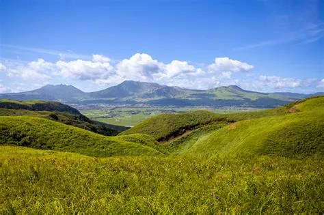  Lisenberget i Kumamoto – En Bergstigning Med Utsikt Som Tar Andan Från Dig!