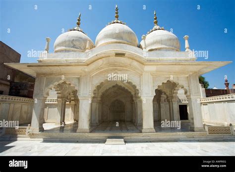  Shah Jahan-Moskén: En arkitektonisk prakt i den mystiska staden Chiniot!