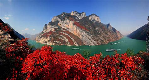 Wushan Mountain Enchanting Natural Beauty and Historical Wonders!